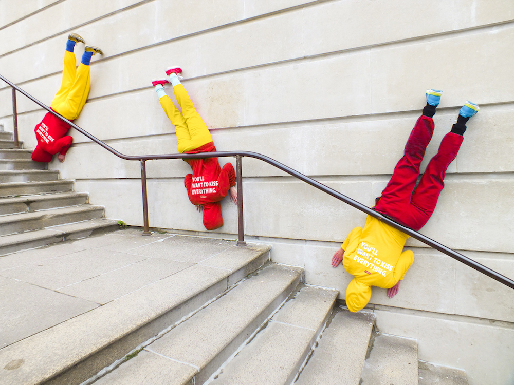 mannequins kissing the wall